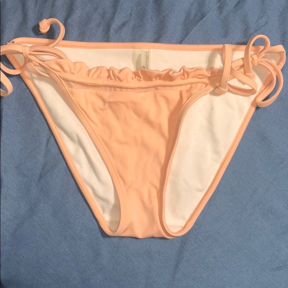 Bikini - Picture 2 of 6